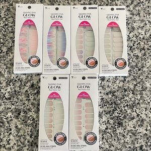 Dashing Diva Glow Gel Nail Strips - Pink and Cream Collection- never opened